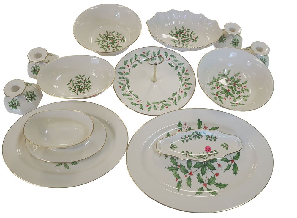 Lot 302: 13 PIECE LENOX SPECIAL HOLIDAY CHINA SERVING PIECES
