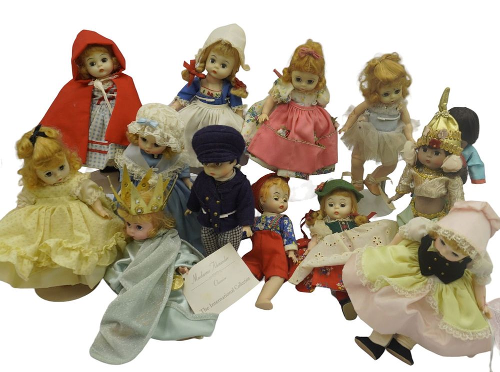 Lot 309: LARGE GROUP OF VINTAGE MADAME ALEXANDER 8" DOLLS
