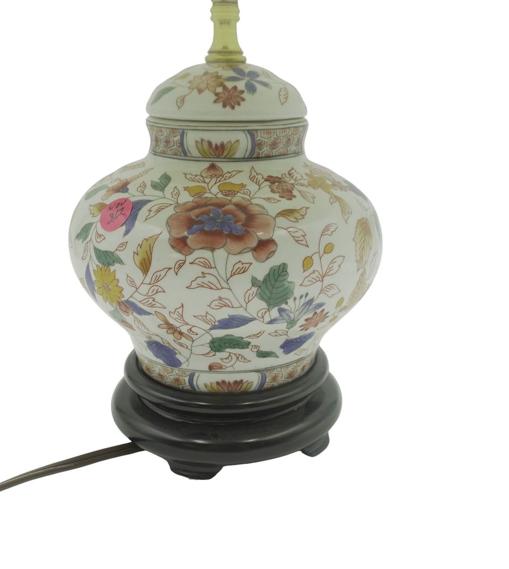 Lot 312: VINTAGE PORCELAIN GINGER JAR LAMP