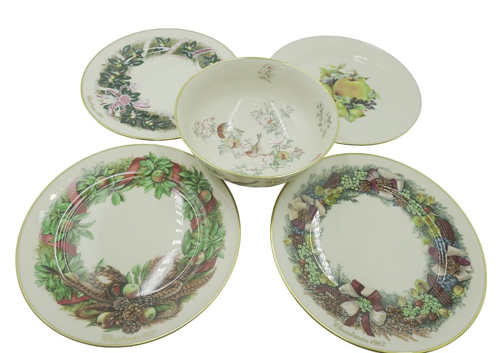 Lot 335: 5 pc LENOX CHINA CHRISTMAS - SERENADE +