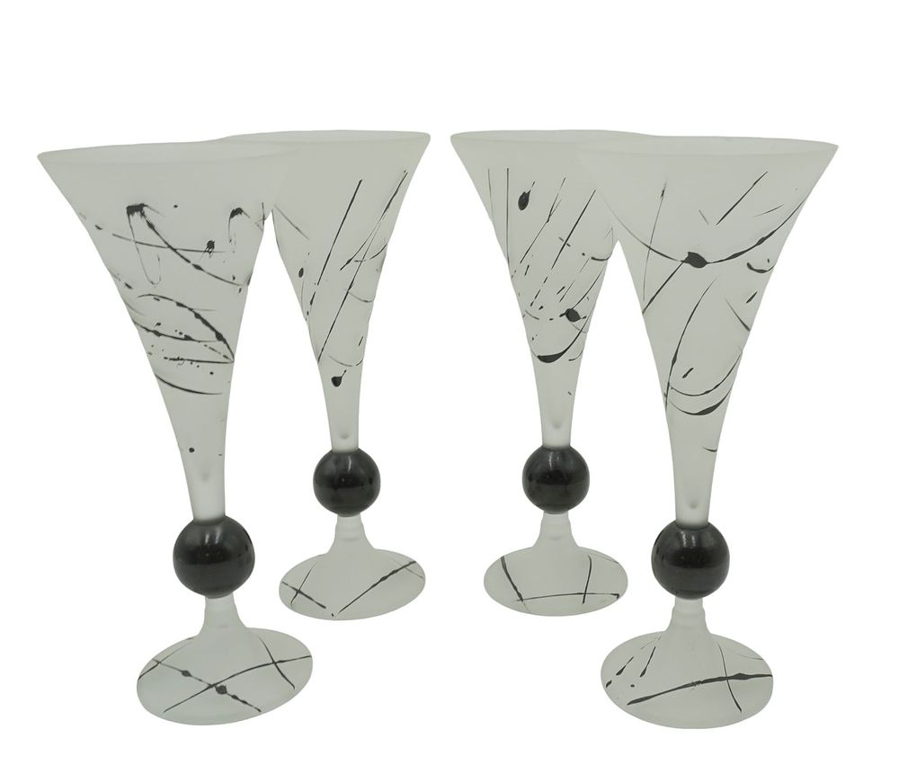 Lot 6: 5 VINTAGE TALL ART GLASS CHAMPAGNE FLUTES