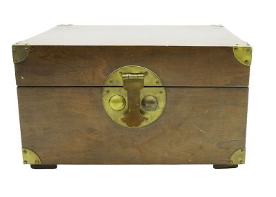 VINTAGE CHINESE WOOD TEA CHEST. Vintage Chinese Wood Tea Chest. Brass mountings. Measures 