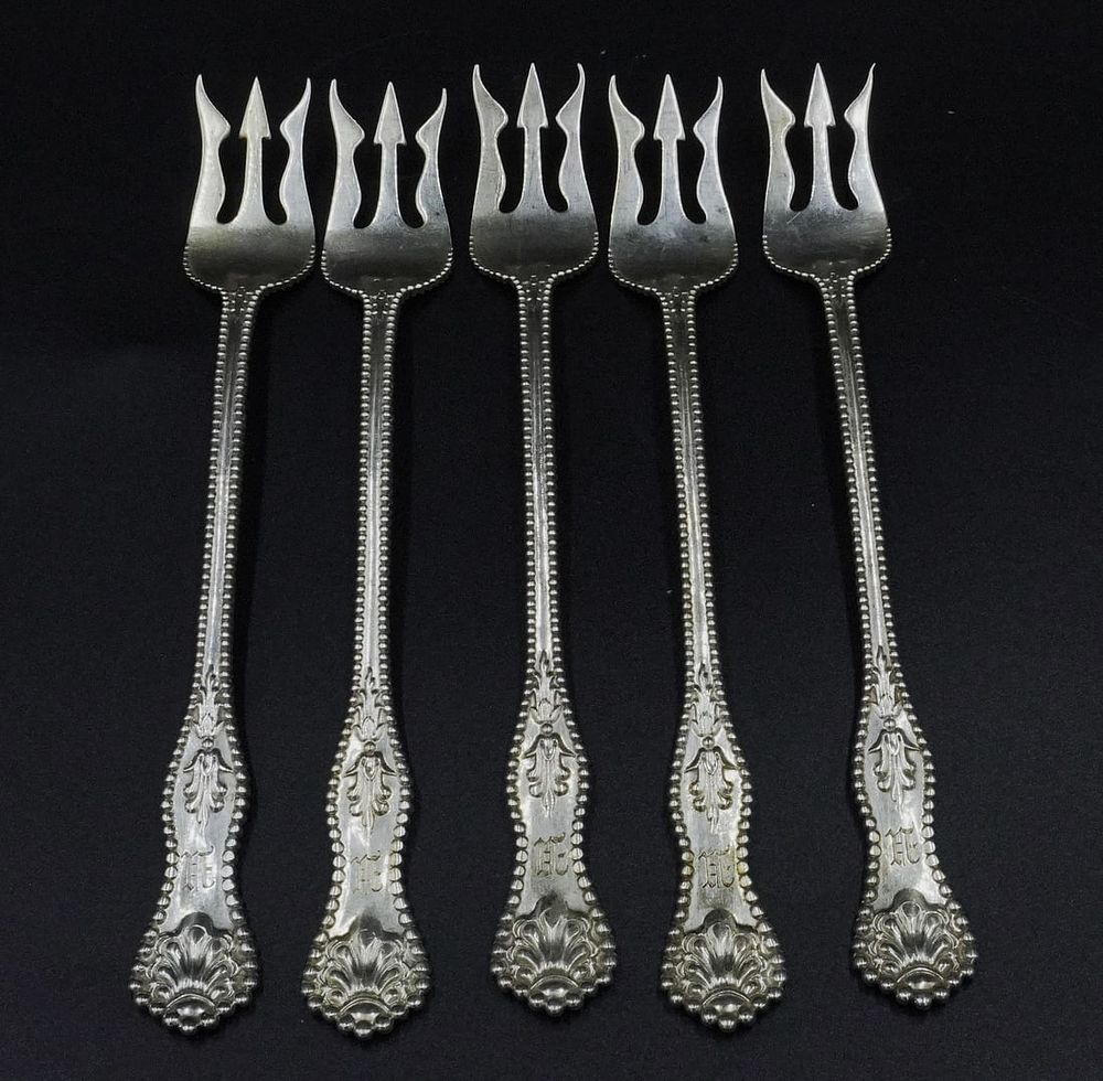 Lot 44: 5 STERLING SILVER CHARLES II OYSTER FORKS