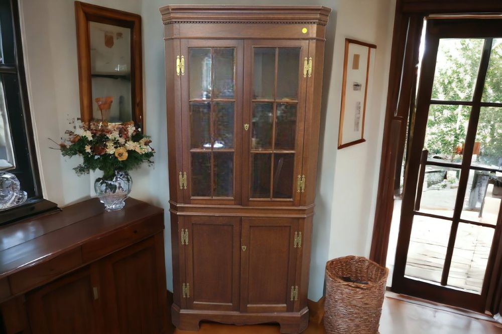Lot 75: CRAFTIQUE MAHOGANY CHIPPENDALE CORNER CABINET