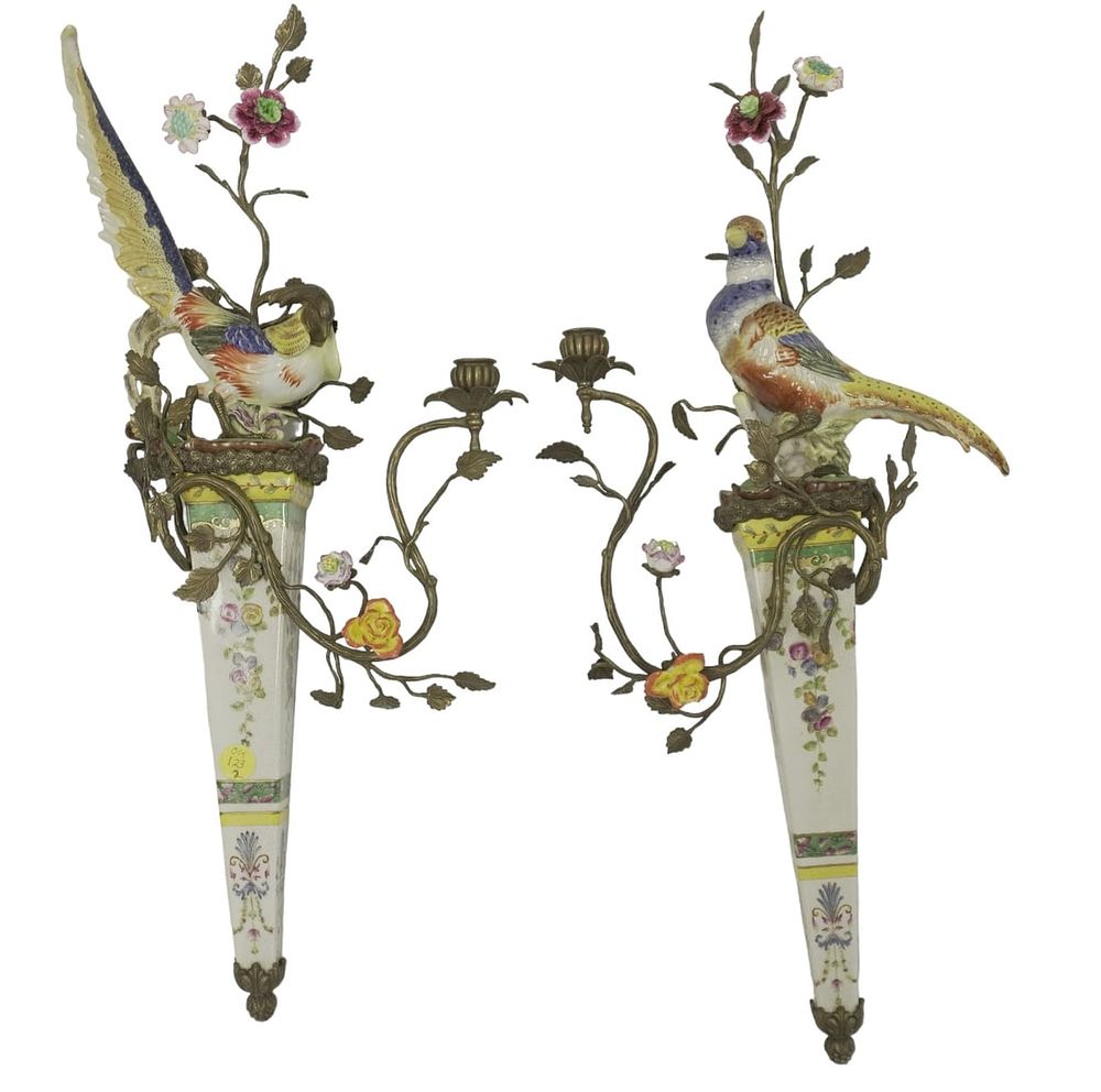Lot 123: PAIR OF CASTILIAN PORCELAIN & GILT BIRD SCONCES