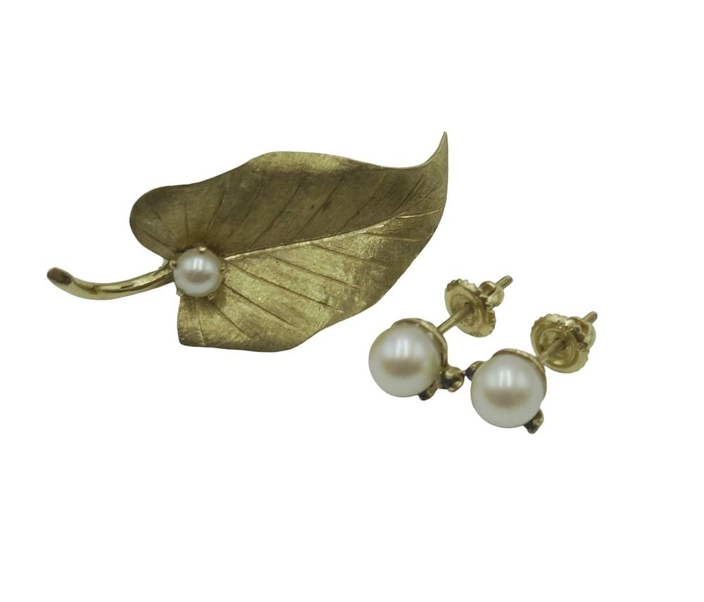 Lot 142: 2 pc 14K YELLOW GOLD PEARL BROOCH & EARRINGS