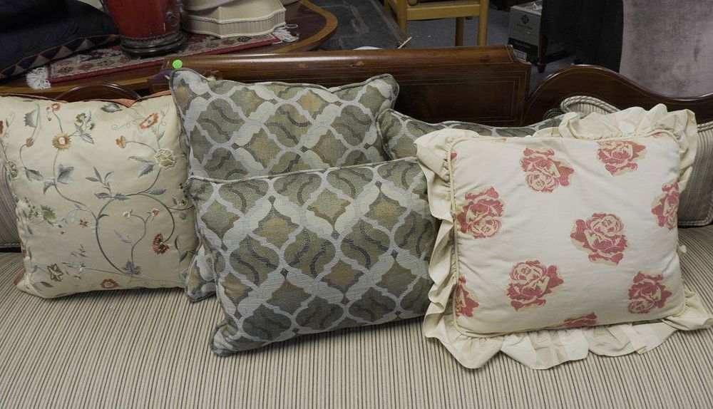 Lot 303: 5 CUSTOM PILLOWS EMBROIDERED SILK & BROCADE