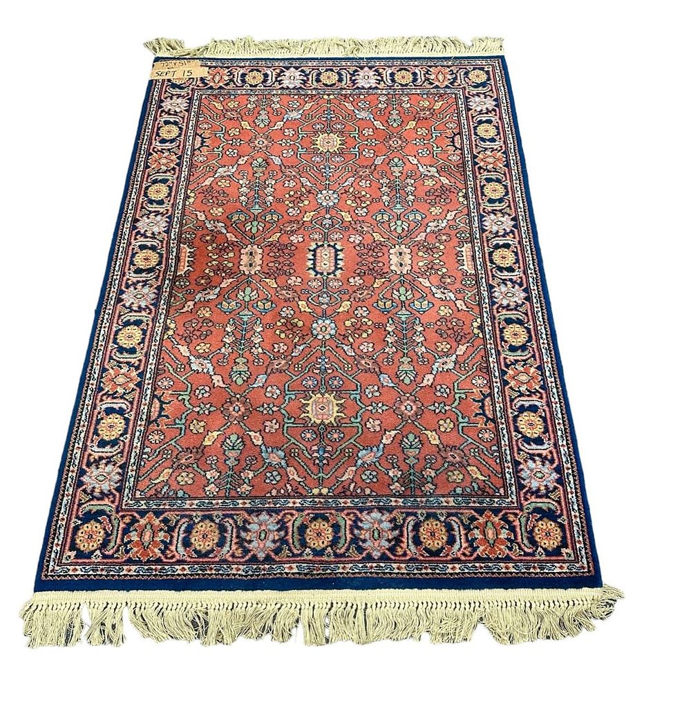 Lot 15: KARASTAN SERAPI RUG