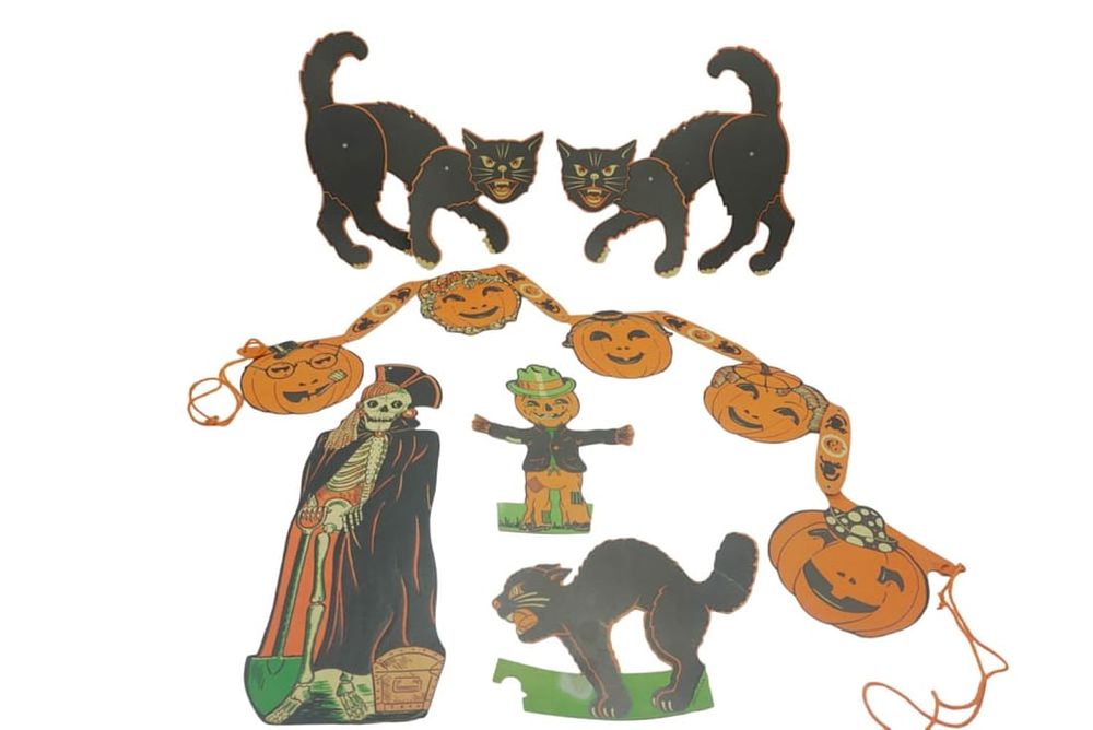 Lot 17: 6 VINTAGE HALLOWEEN DECOR BLACK CAT PUMPKIN MORE