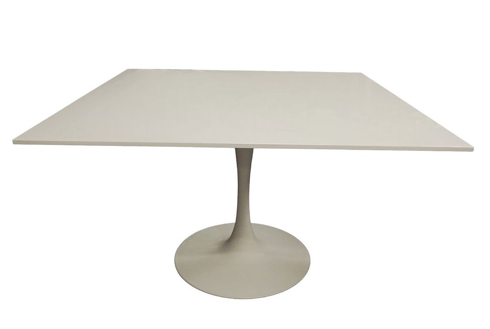 Lot 113: EERO SAARINEN STYLE WHITE TULIP TABLE