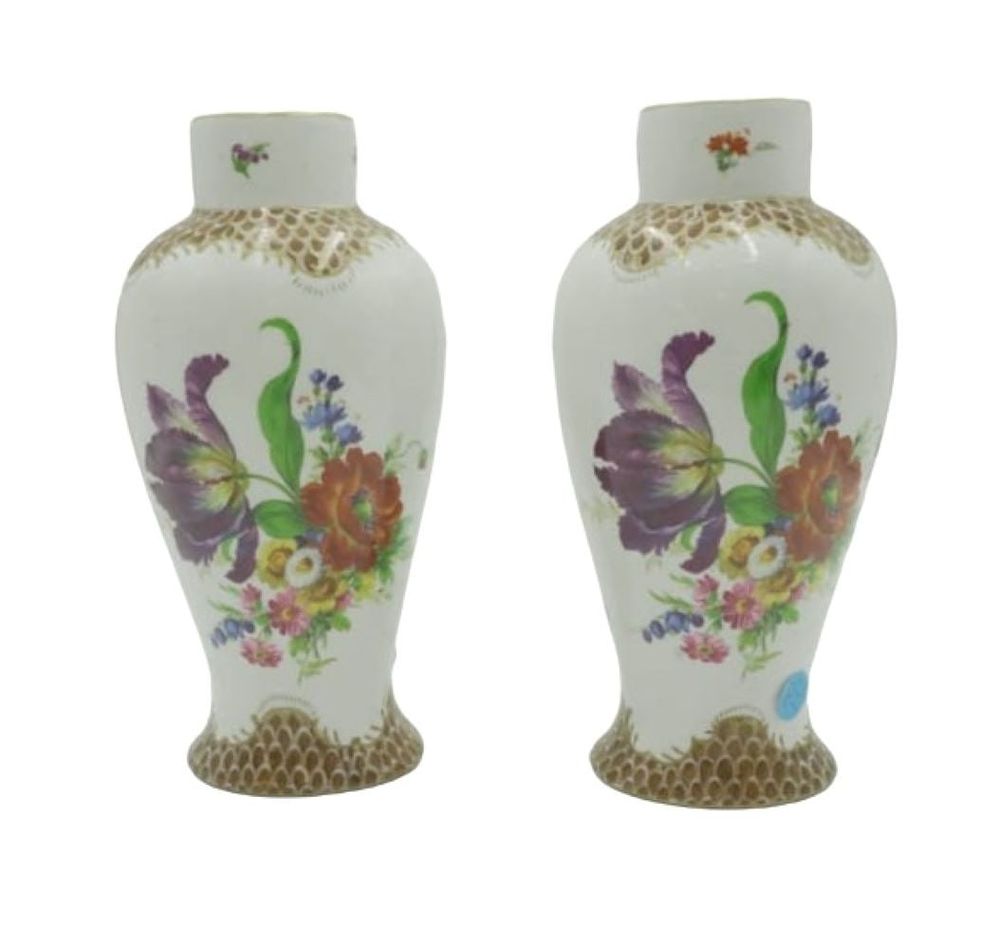 Lot 129: PAIR PARIS ROYAL HAND PAINTED VASES