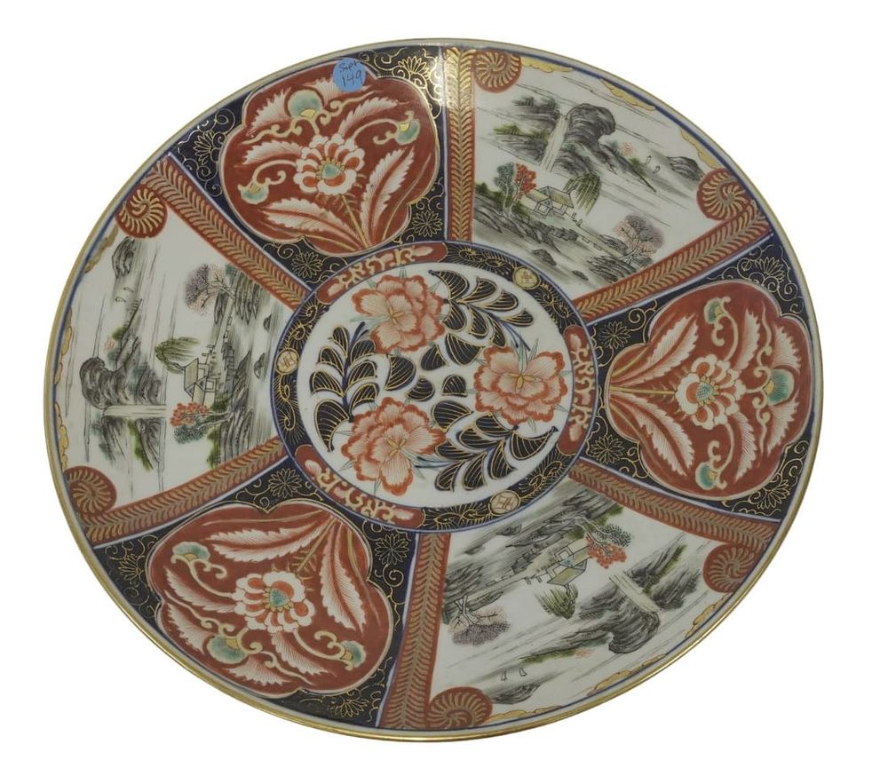 Lot 149: LARGE JAPANESE IMARI CHARGER c. 1900