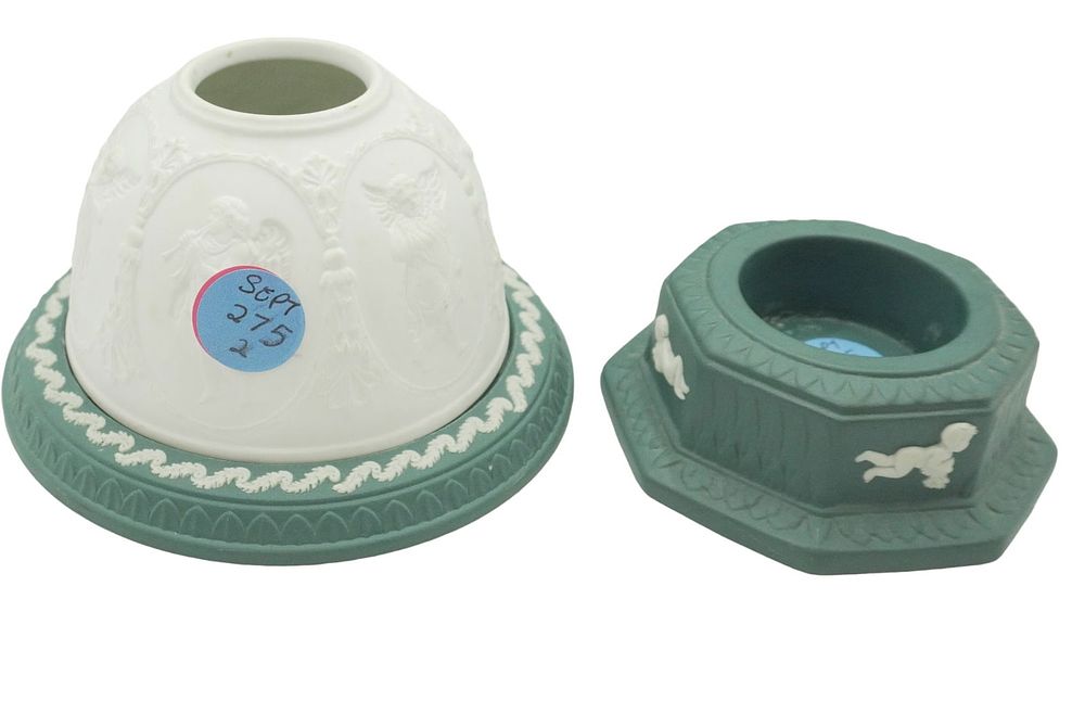 Lot 275: 2PC WEDGWOOD SPRUCE GREEN JASPERWARE