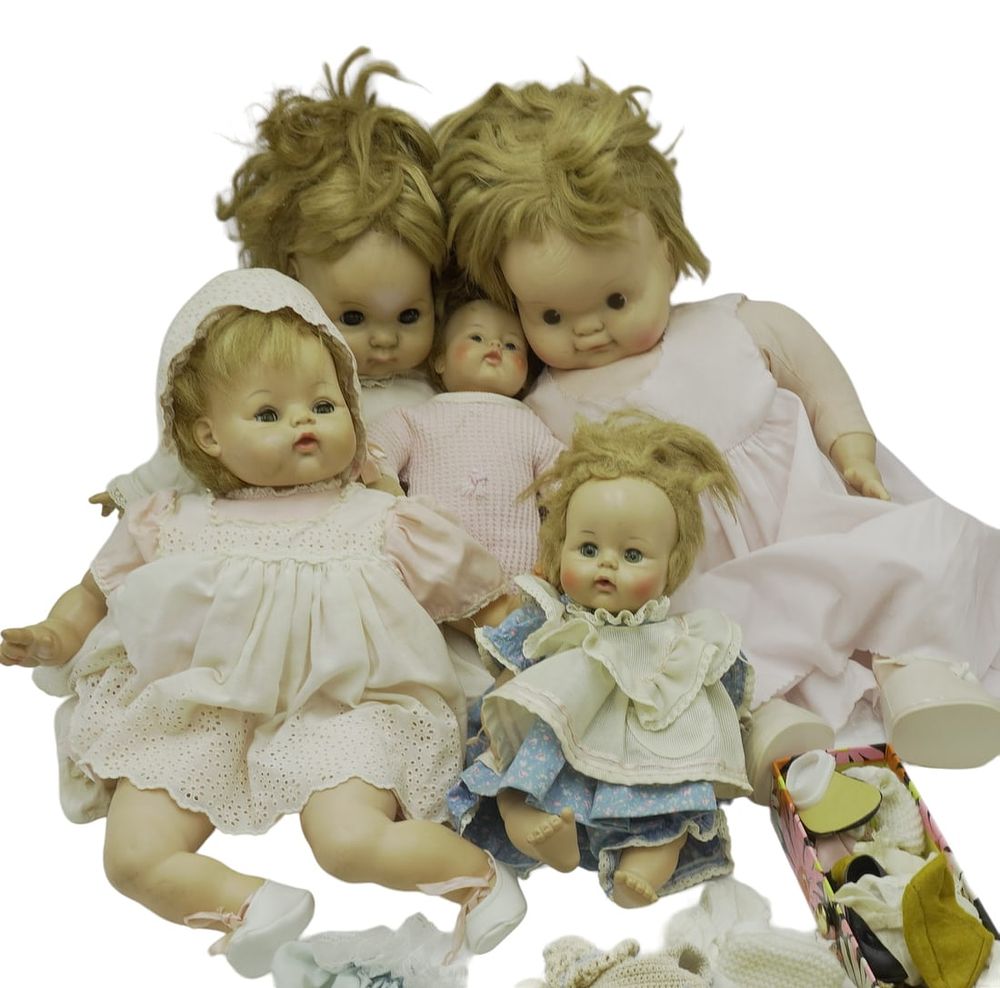 Lot 310: 5 VINTAGE MADAME ALEXANDER BABY DOLLS & ACCESSORIES