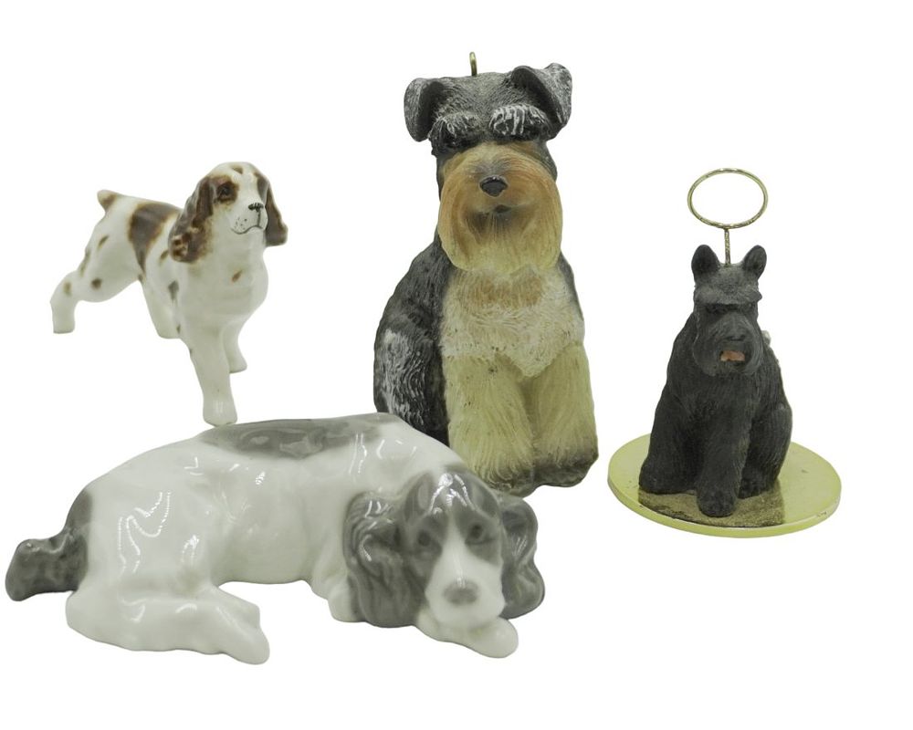 Lot 323: LOT OF DOG FIGURINES INCLUDING LLADRO SPANIEL FIGURINE