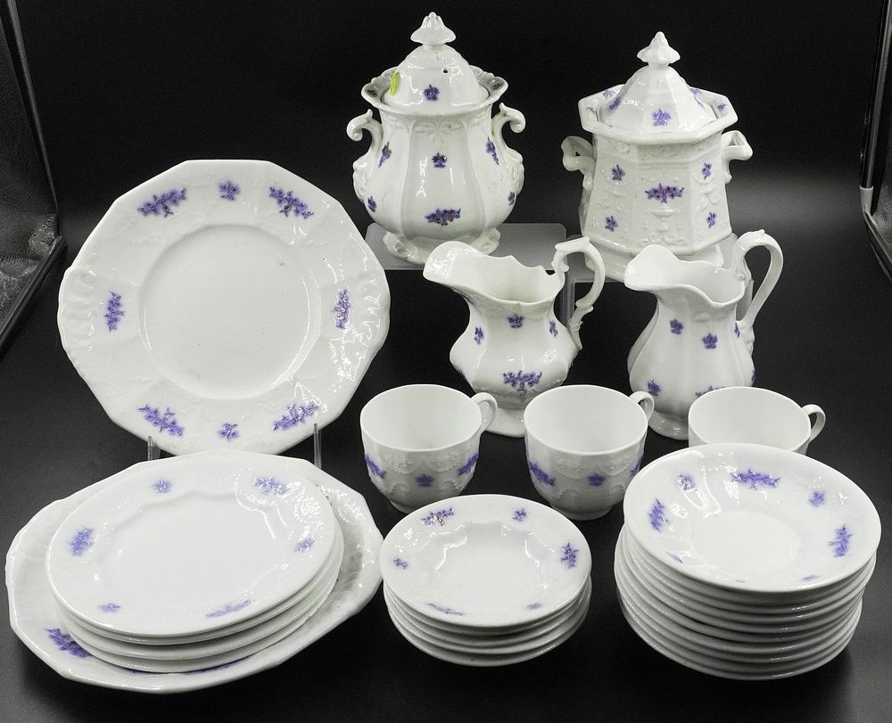Lot 227: 28 PIECE ANTIQUE ENGLISH LONGPORT CHINA