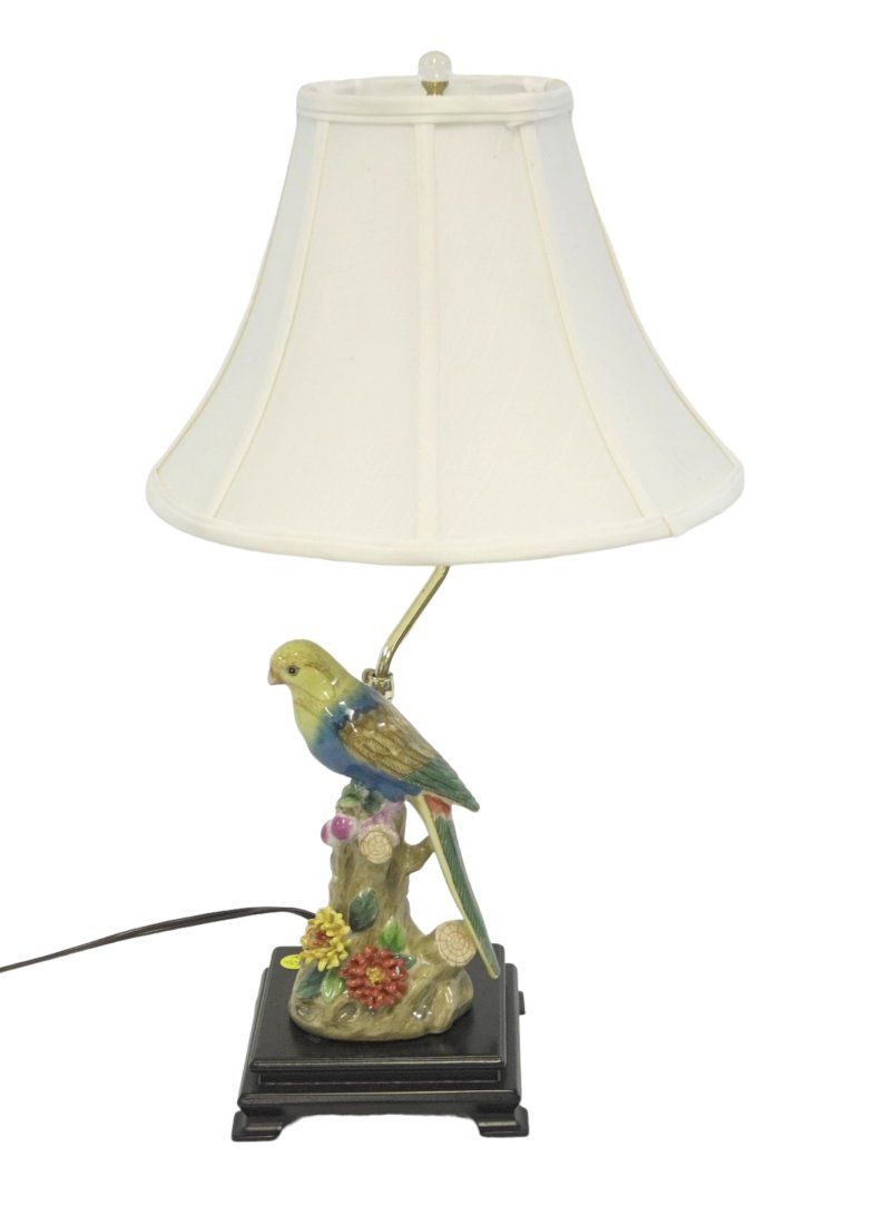 Lot 229: VINTAGE HAND PAINTED PORCELAIN PARROT TABLE LAMP