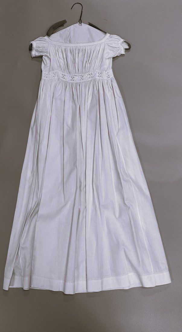 Lot 231: 6 VICTORIAN / EDWARDIAN LADIES & CHILD WHITE CLOTHING