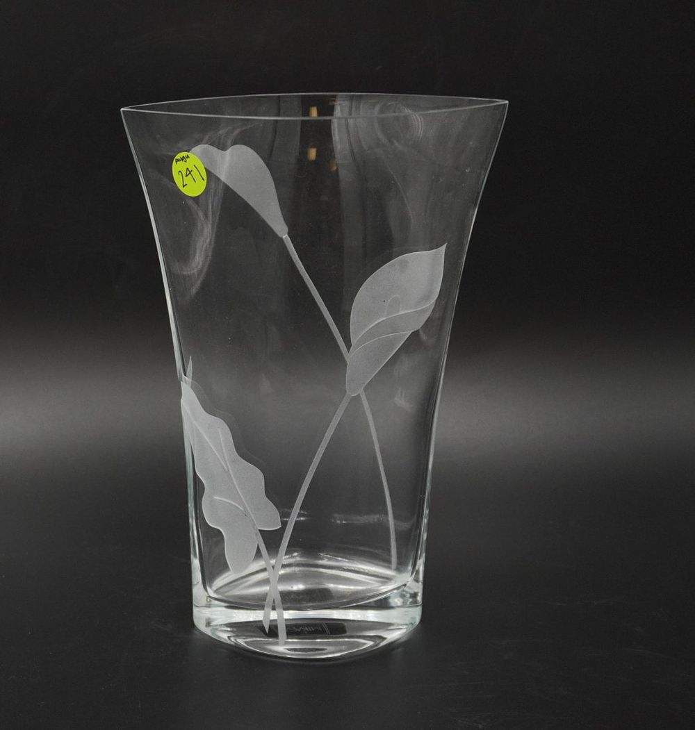 Lot 241: MIKASA CRYSTAL CALLA LILY VASE