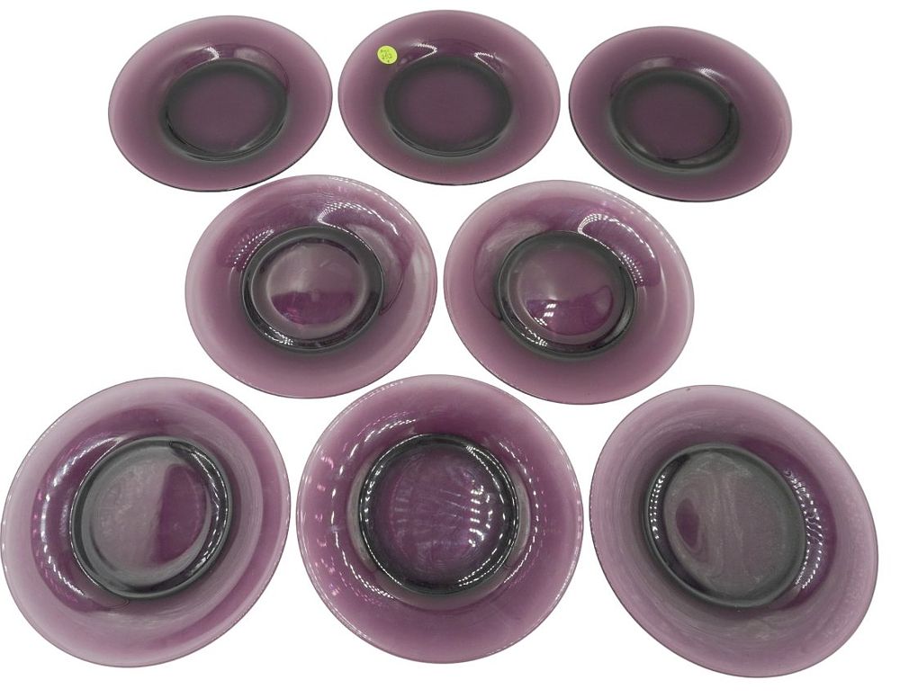 Lot 252: 8 VINTAGE FOSTORIA AMETHYST GLASS PLATES