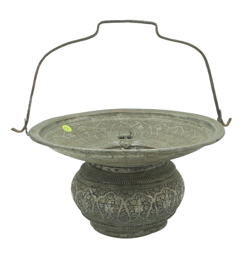 Lot 255: ANTIQUE ISLAMIC TINNED COPPER BASIN