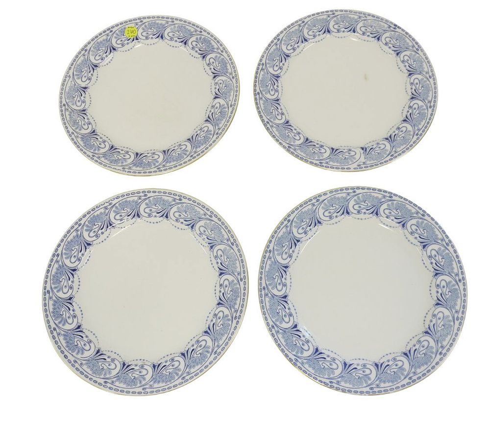 Lot 260: ROYAL DOULTON SANDHURST BLUE FLOWER SCROLL DINNER PLATES