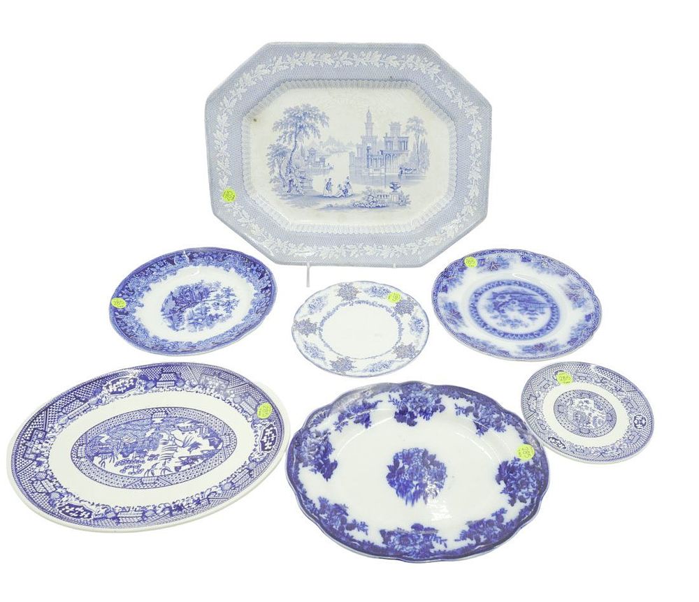 Lot 285: 7 PIECES OF ANTIQUE BLUE WILLOW AND TRANSFERWARE PLATES