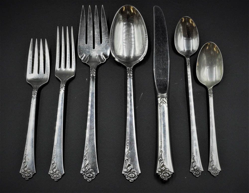 Lot 102: STERLING SILVER DAMASK ROSE SRVC FOR 6 +