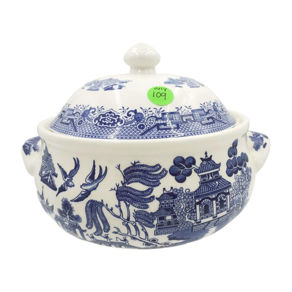 Lot 109: VINTAGE CHURCHILL COVERED VEGETABLE DISH
