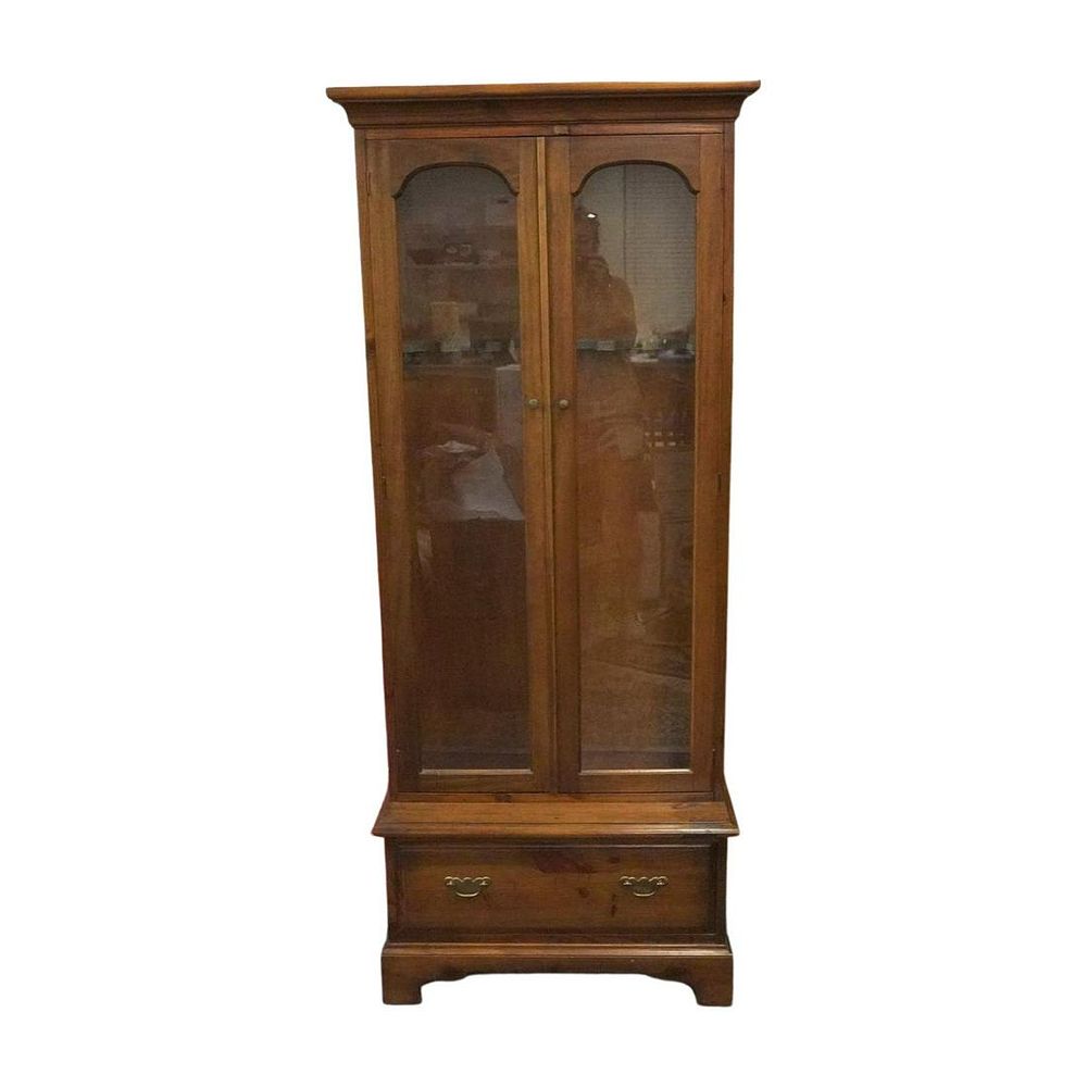 Lot 141: OAK GLASS FRONT GUN CABINET