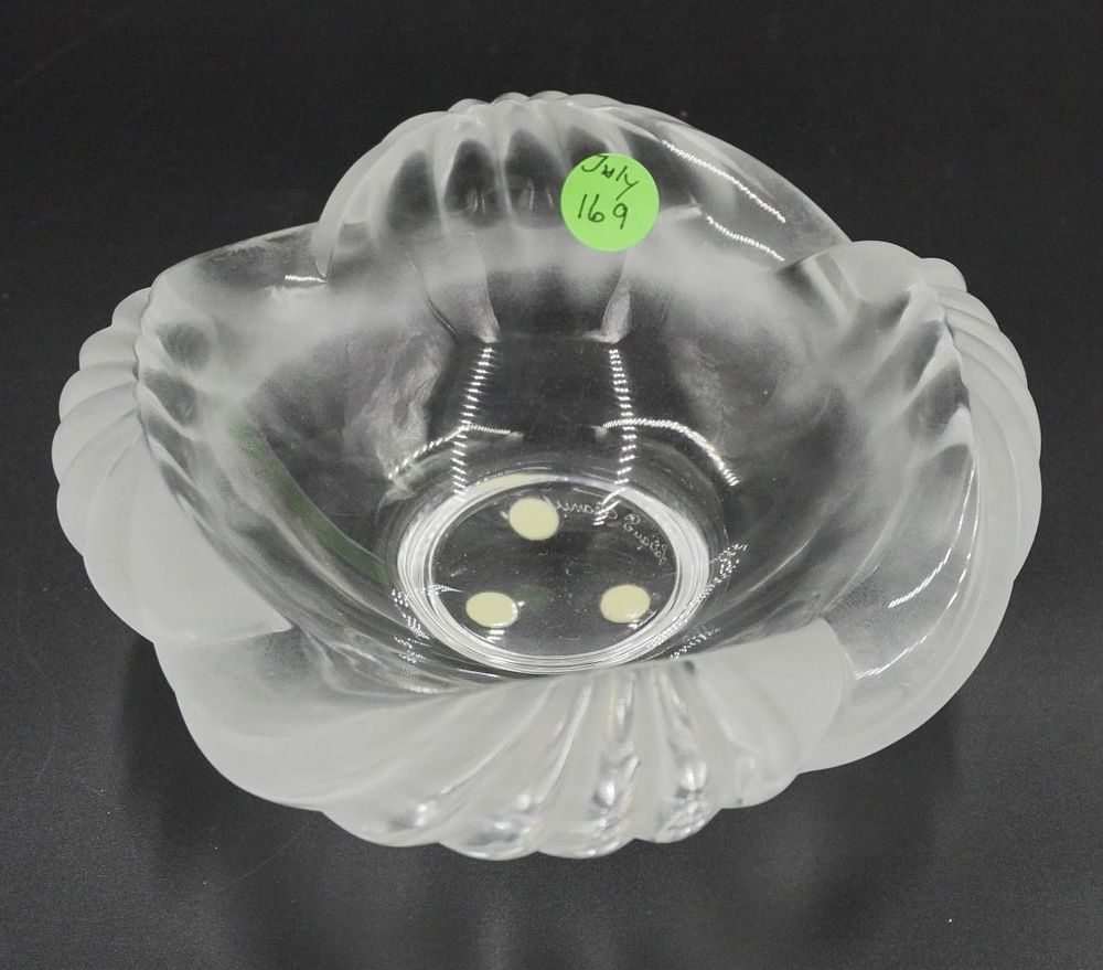 Lot 169: LALIQUE CRYSTAL BOWL ARUBA