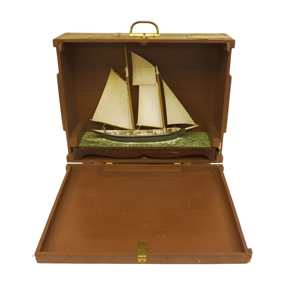 Lot 204: ANTIQUE SAILBOAT MODEL WITH TRAVEL BOX