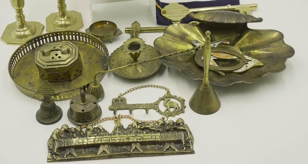 Lot 319: LARGE DEALER LOT BRASS - CANDLESTICKS + MORE