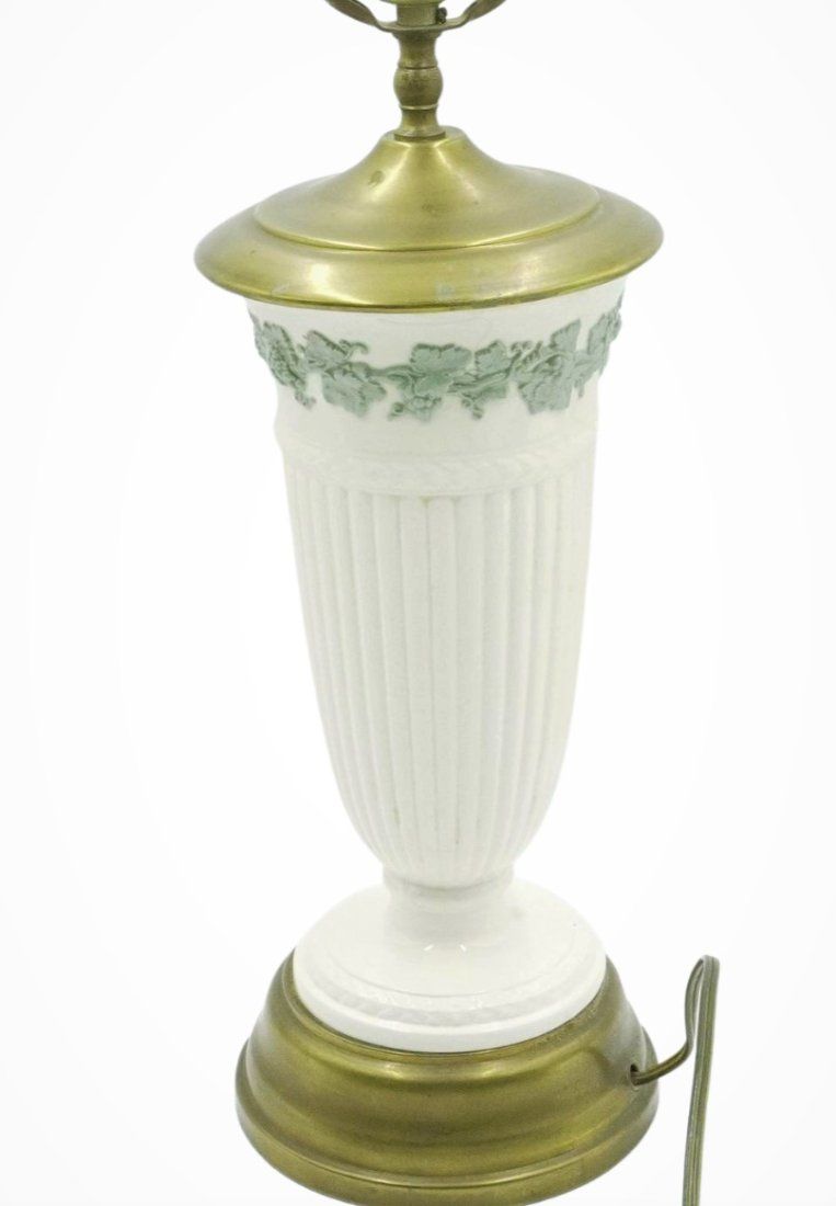 Lot 14: VINTAGE WEDGWOOD QUEENSWARE LAMP