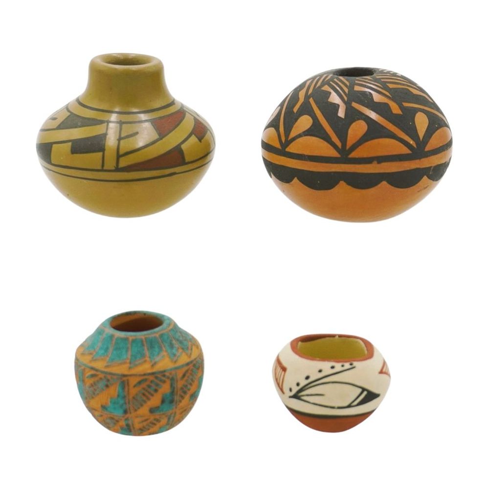 Lot 31: 4 MINIATURE NATIVE AMERICAN JEMEZ PUEBLO POTS