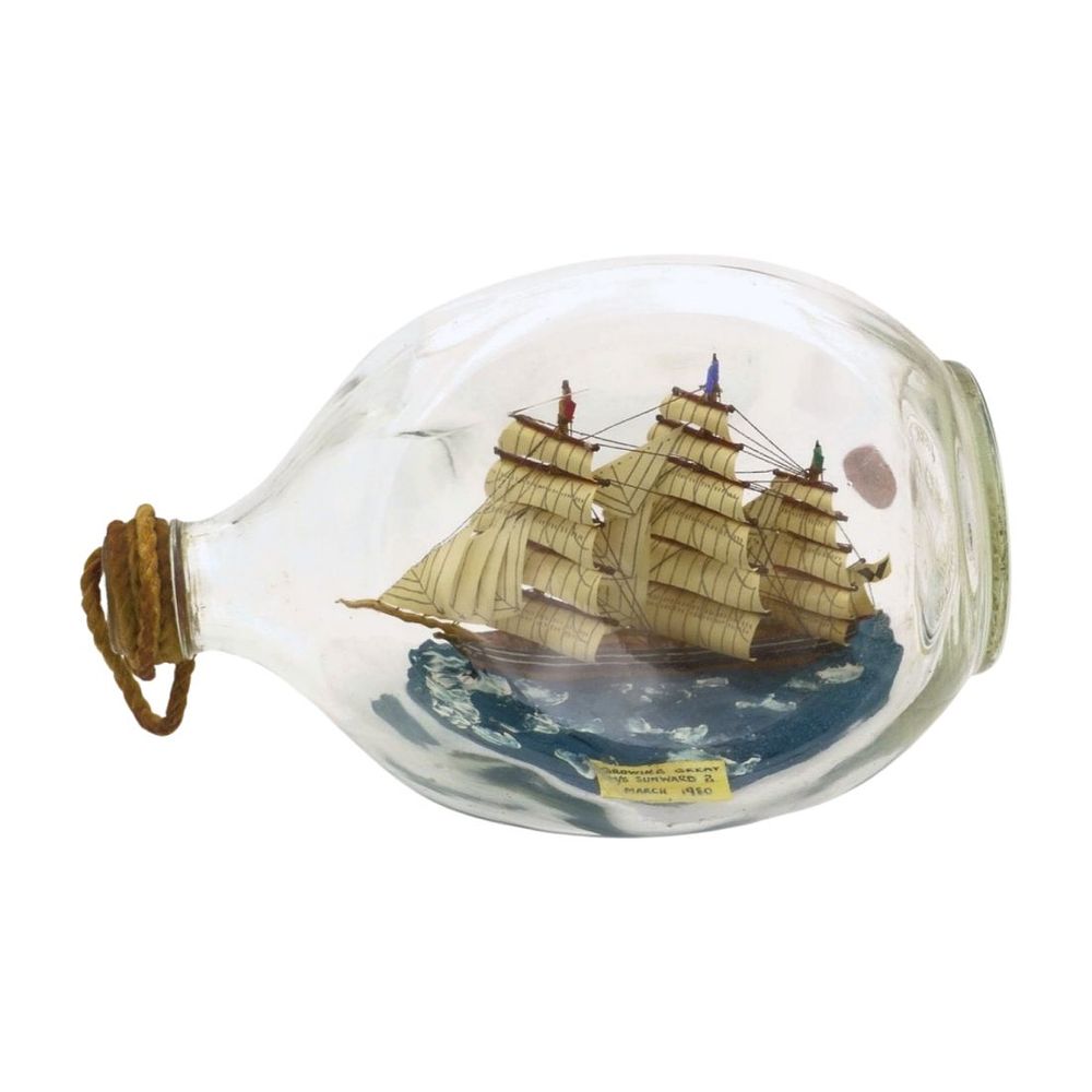 Lot 39: VINTAGE SHIP IN A BOTTLE ENGLAND