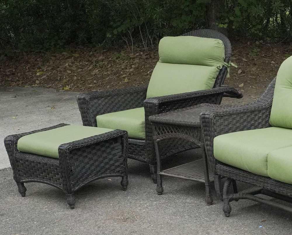 Lot 185: 4 PIECE WICKER SET. LOUNGE - ARM CHAIR - OTTOMAN - TABLE