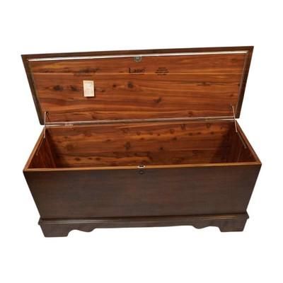 Lot 204: VINTAGE TRADITIONAL LANE CEDAR LINED CHEST
