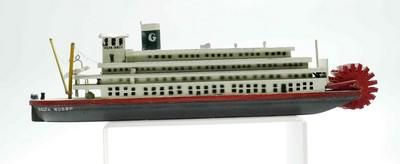 Lot 315: VINTAGE DELTA QUEEN CINCINNATI STEAMBOAT MODEL