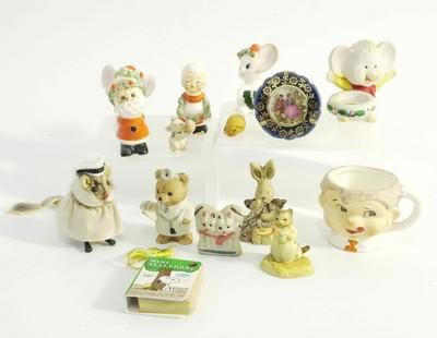 Lot 318: 15 PC VINTAGE SMALL COLLECTIBLES.