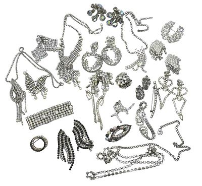 21 PC VINTAGE 1940-1950S RHINESTONE JEWELRY. All are Vintage collectible 1940-1960s Rhinestones. 