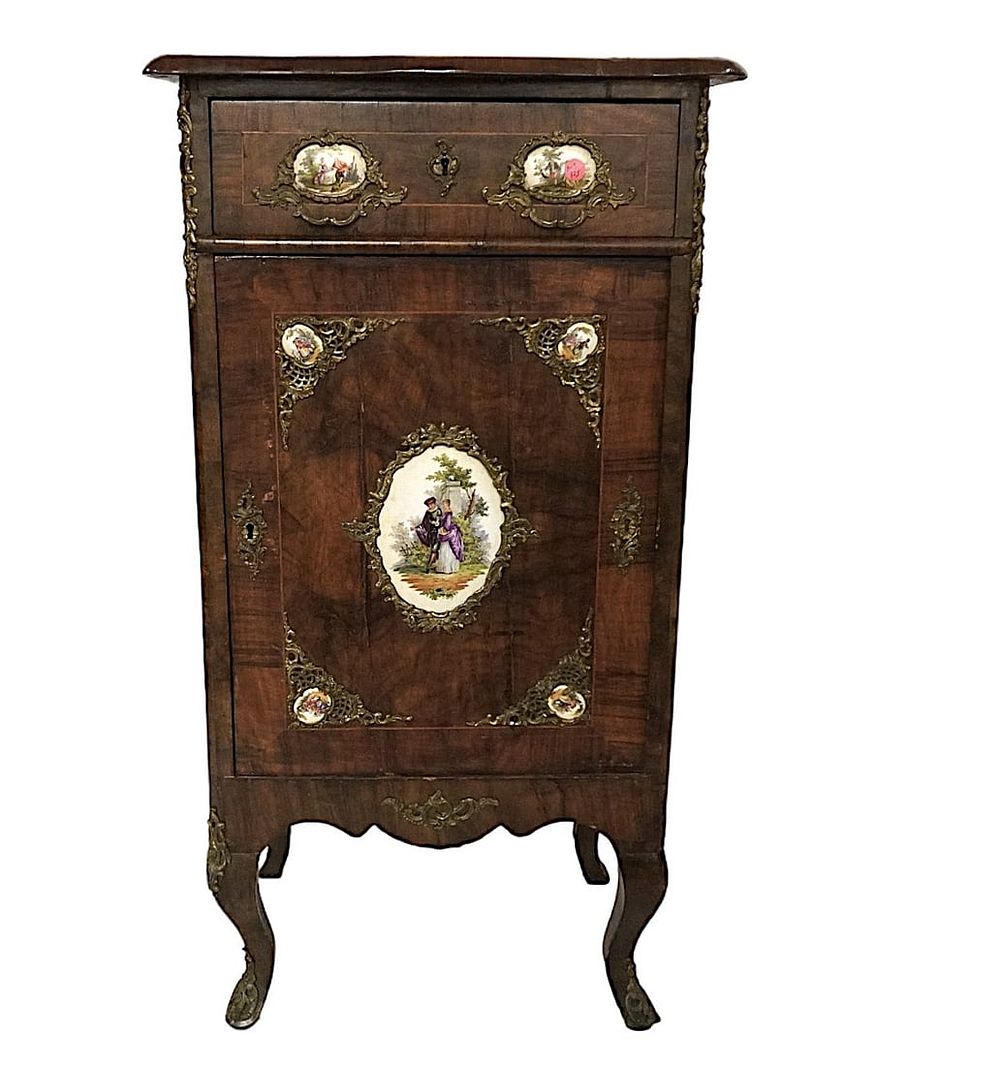 Lot 125: FRENCH LOUIS XV STYLE MUSIC CABINET