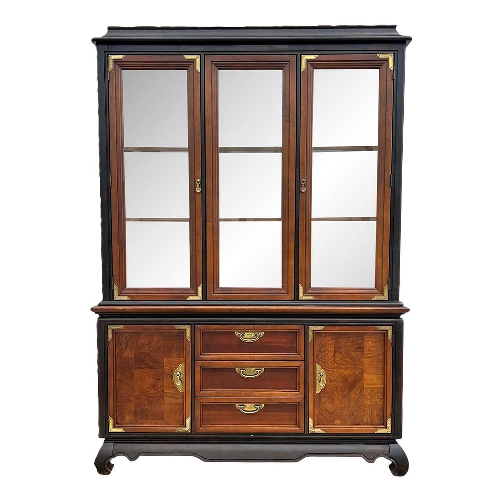 Lot 146: BROYHILL PREMIER COLLECTION MING DYNASTY ILLUMINATED CHINA CABINET