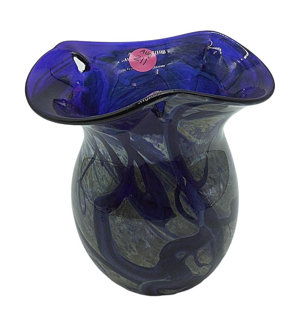 Lot 211: VINTAGE HANGING ART GLASS VASE