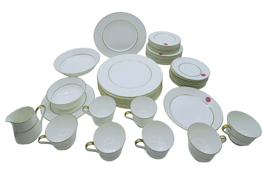 Lot 215: LARGE LOT MIKASA BONE CHINA IN PATTERN HUNTER 112 - 43 PIECES