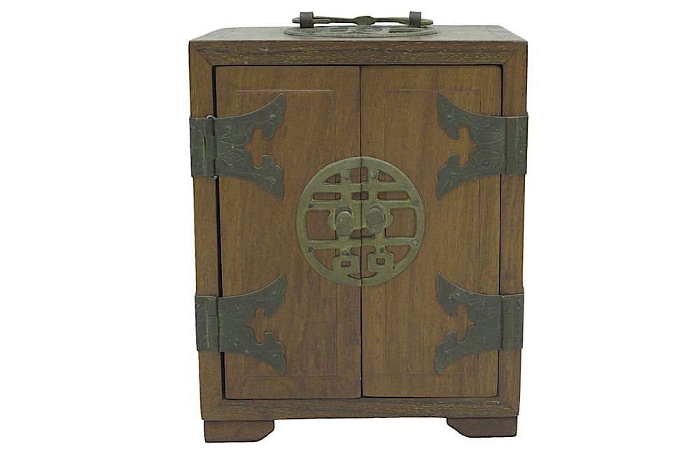 Lot 295: VINTAGE CHINESE HUALI WOOD JEWELRY BOX
