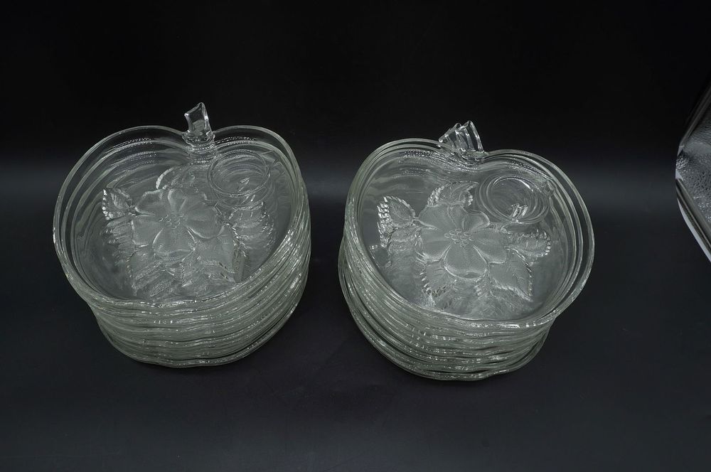 Lot 335: 21 pc HAZEL ATLAS APPLE BLOSSOM SNACK SET