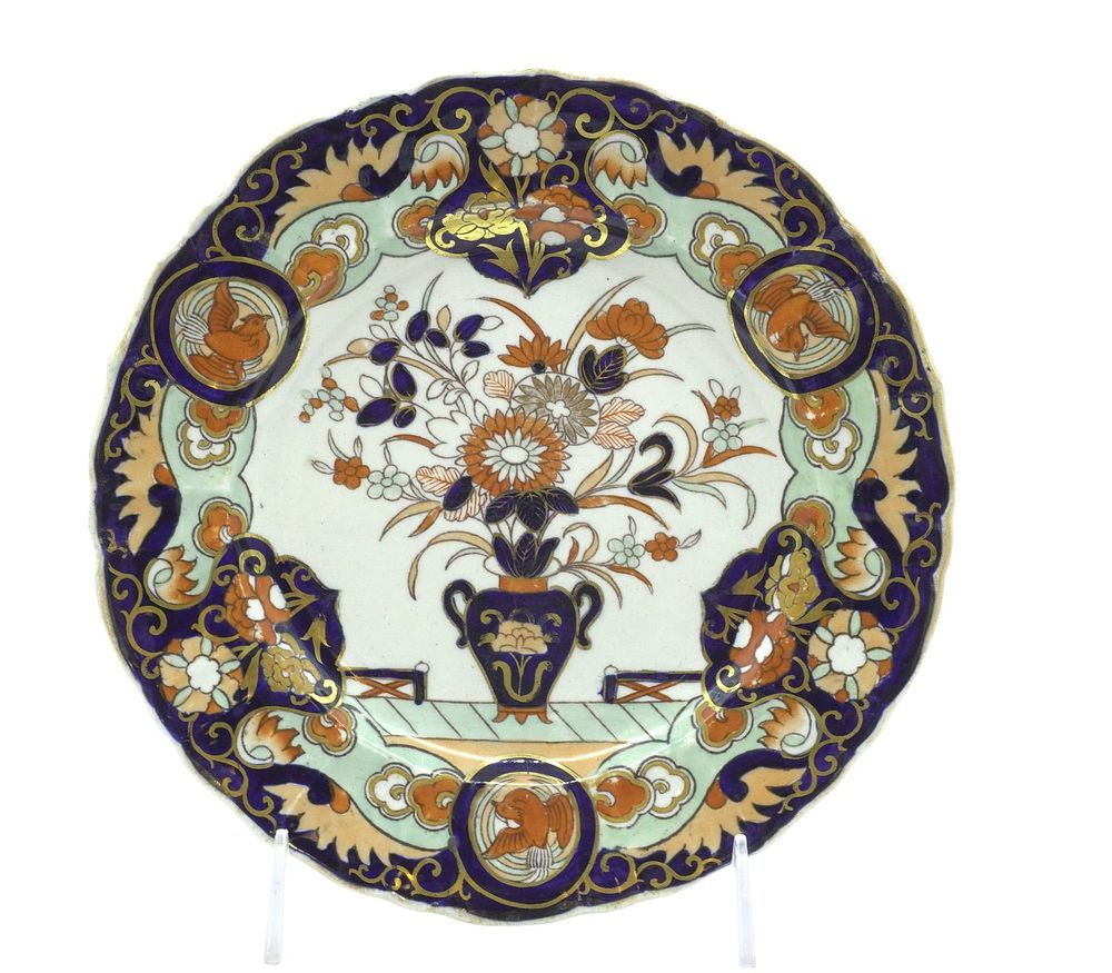 Lot 341: ANTIQUE MASONS c. 1825 IMARI FENCE - VASE - DOVES PLATE