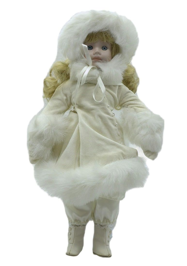 Lot 351: VINTAGE 15" PORCELAIN SEYMOUR MANN CONNOISSEUR COLLECTION DOLL