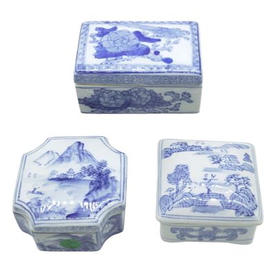 3 CHINESE PORCELAIN BLUE & WHITE BOXES. Three Blue &amp; White Chinese Porcelain Boxes. 5", 4" 